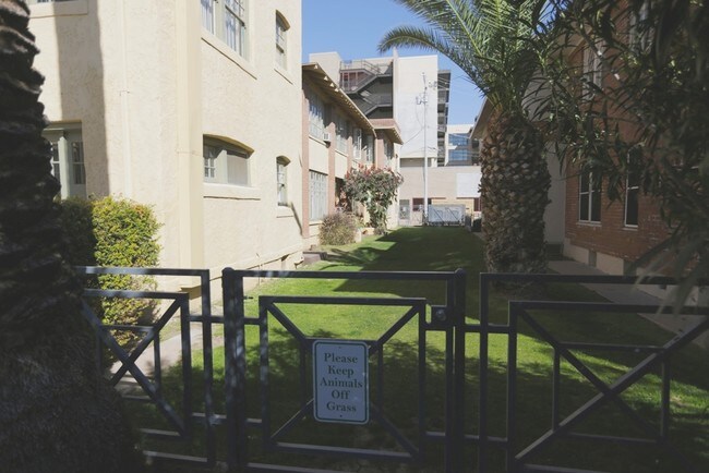 Foto del edificio - 845 N 2nd Ave