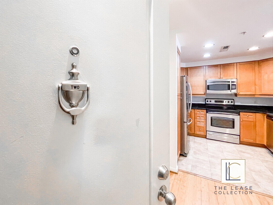 Foto principal - 1126 10th St NW