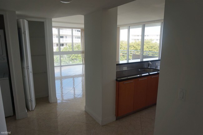 Foto del edificio - 225 179th Dr