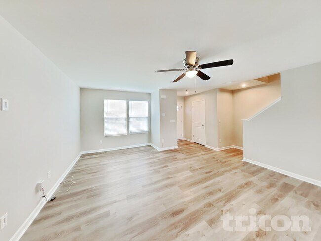 Foto del edificio - 2424 Solomon Ln