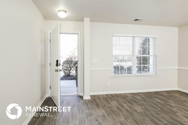 Foto del edificio - 3994 Creekmoore Dr