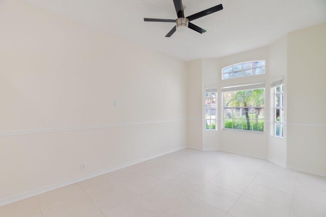 Building Photo - 1070 Sweet Briar Pl