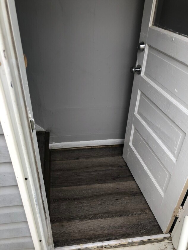 Private Apartment above a home with separate entrance - 906 S Anderson St