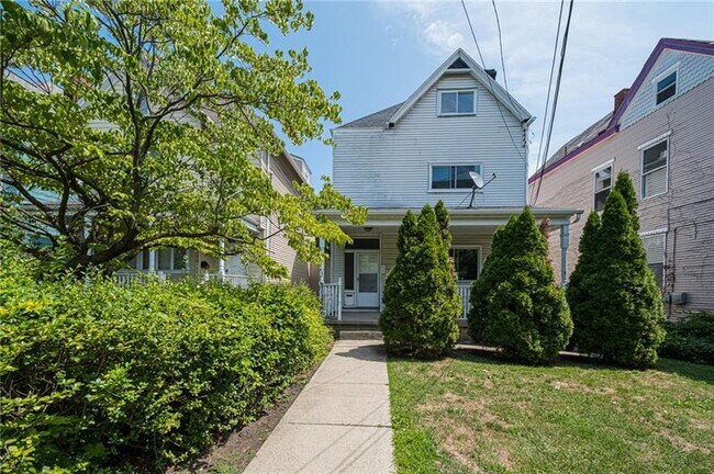Building Photo - 525 S Graham St