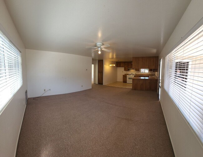 Foto del edificio - A Surfer's dream!! Short distance to the beach!!