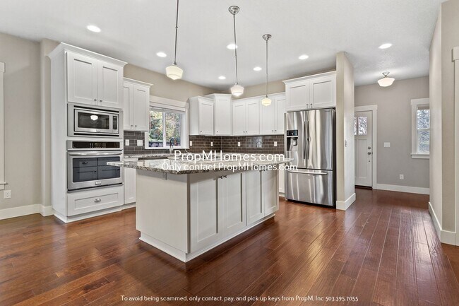 Foto del edificio - Gorgeous 4 Bedroom in West Linn! - Lovely ...
