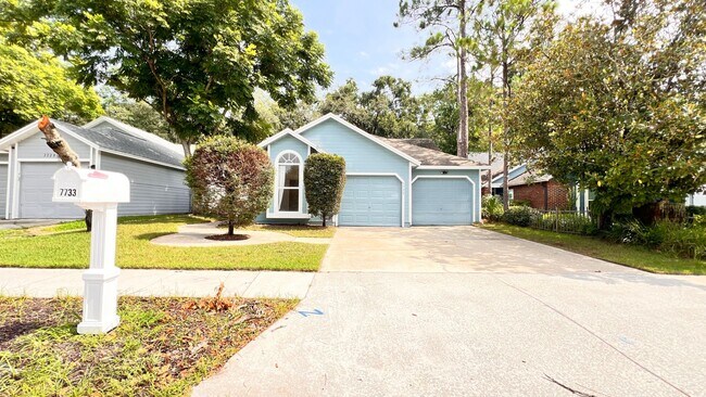 Building Photo - Stunning 3 Bed/2 Ba/ 1 Car Garage  Home in...