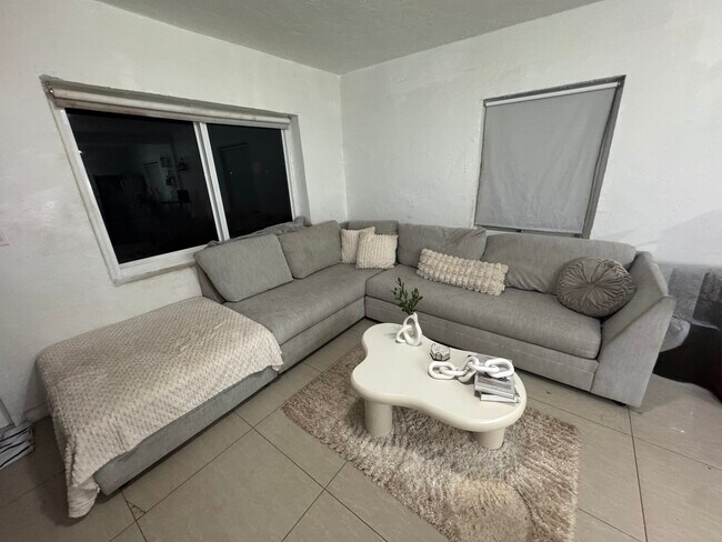 Foto del edificio - 451 NW 82nd St