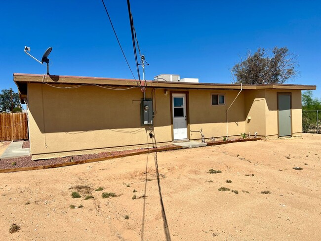 Building Photo - Remodeled 3-Bedroom Home with Modern Upgra...