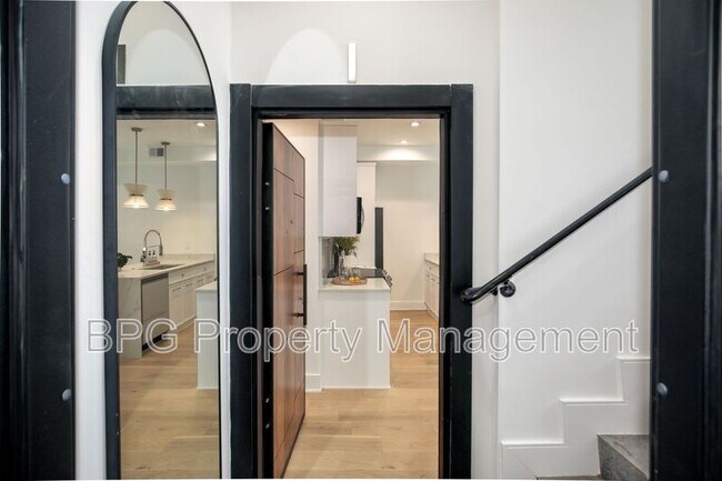 Foto del edificio - 3921 W St NW