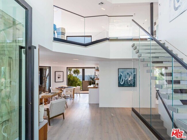 Foto del edificio - 25225 Malibu Rd