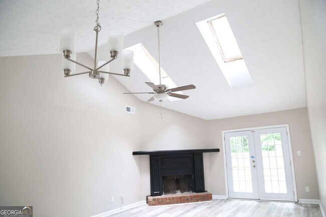 Foto del edificio - 5141 Farm Pl Dr NE