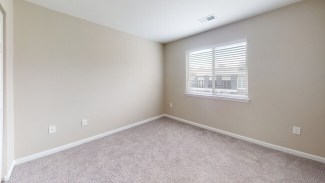 Interior Photo - 20 Lambourne