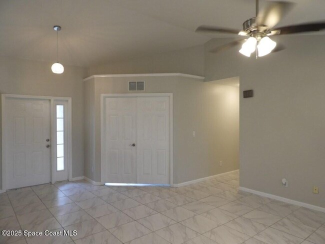 Building Photo - 394 Mott St SW