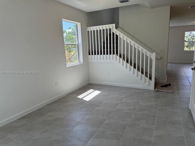 Foto del edificio - 18422 SW 2nd St