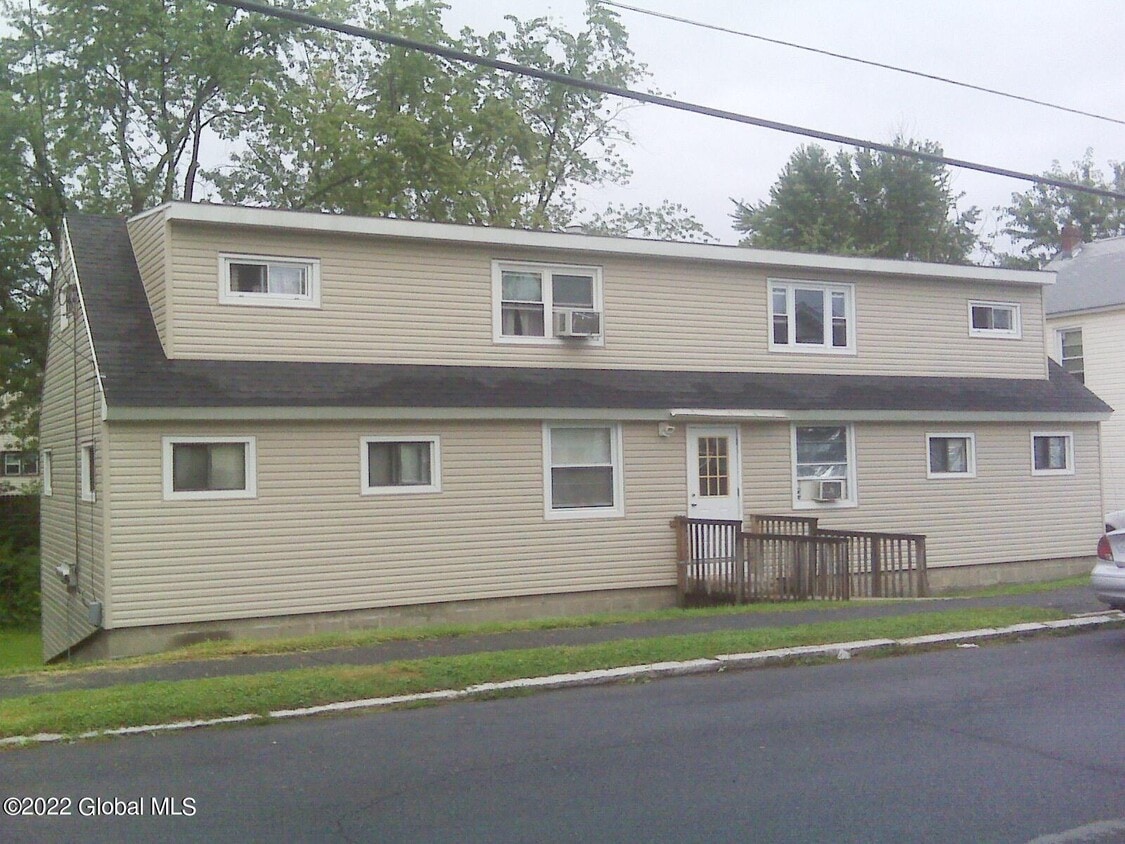 9 Edward St Unit B, Cohoes, NY 12047 Room for Rent in Cohoes, NY