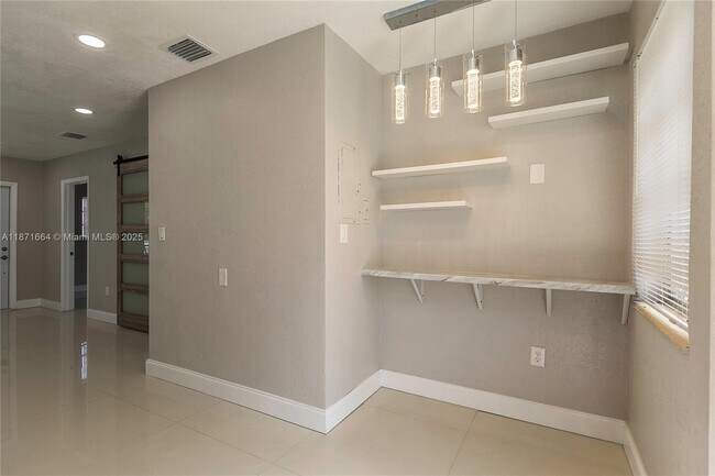Foto del edificio - 270 NW 81st St.