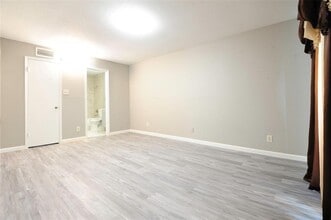 Building Photo - 9700 Leawood Blvd