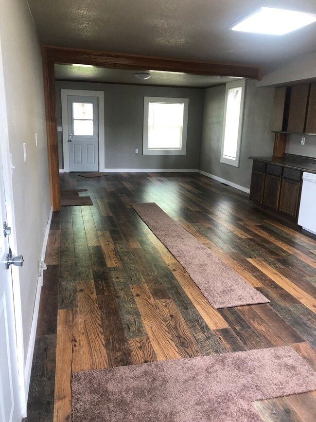 Building Photo - 608 G Ave W