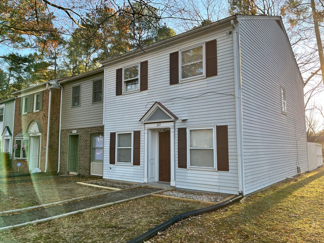 Foto principal - Spacious Townhome in Butner