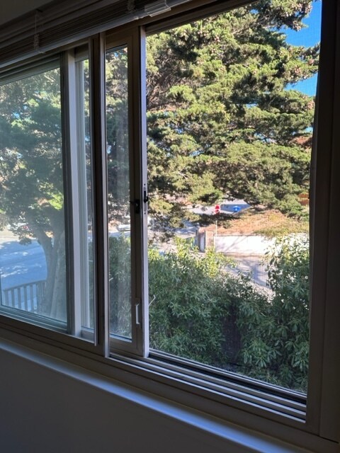 Master BR overlooks quiet patio - 80 Beach Way