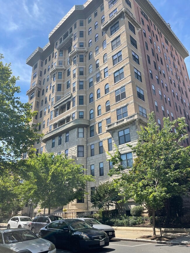 Building Photo - 1615 Q St NW