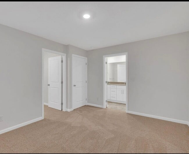 Building Photo - 530 Vogt Dr
