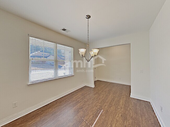 Foto del edificio - 209 McBee Pl