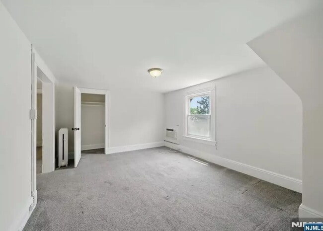 Building Photo - 9 Vincent Pl