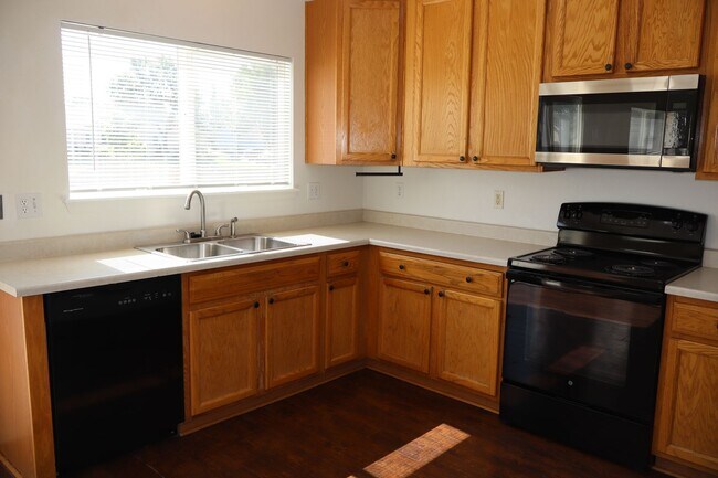 Foto del edificio - Beautiful 3 Bedroom Home in North Fort Col...