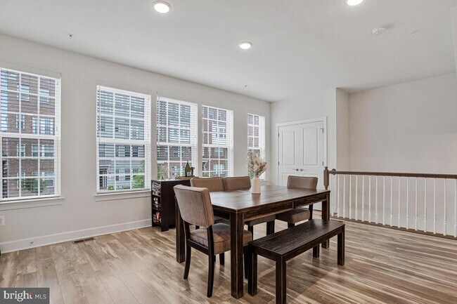 Foto del edificio - 9724 Glassy Creek Way