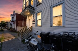 Building Photo - 362 9th St