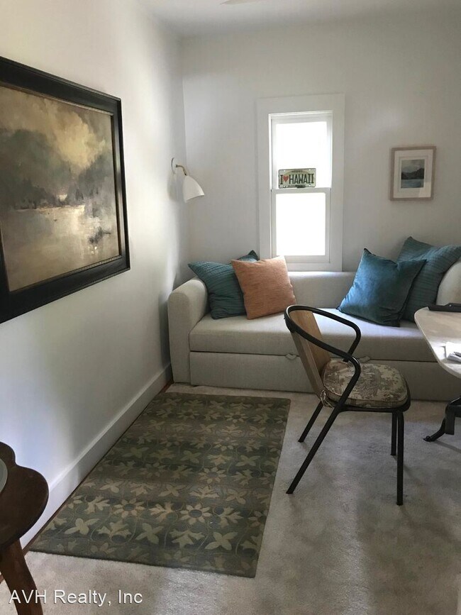 Foto del edificio - 1 br, 1.5 bath House - 11 Stewart Ave