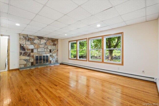 Foto del edificio - 272 Brewster Hill Rd