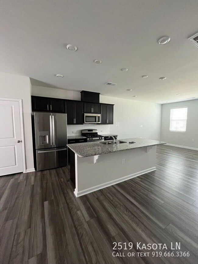 Building Photo - 2519 Kasota Ln