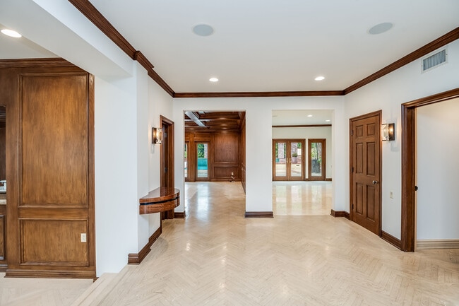 Building Photo - 9844 Whitwell Dr