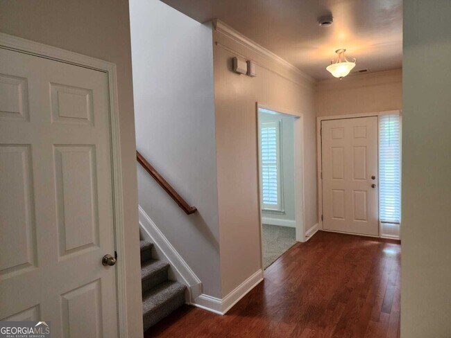 Building Photo - 465 Roland Manor Dr