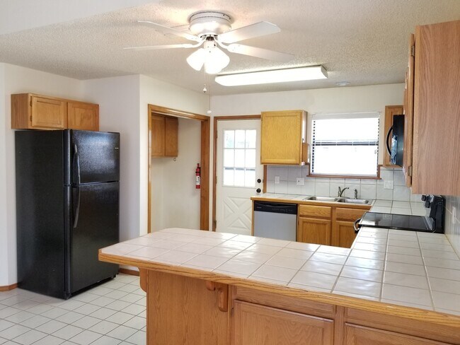 Building Photo - GREAT HOME IN NE CLOVIS NEAR MESA ELEMENTARY
