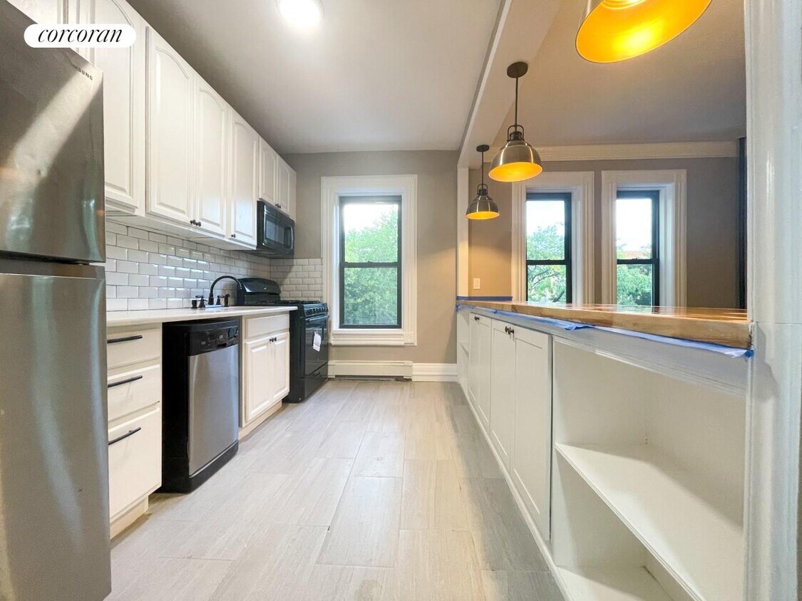 Primary Photo - 884 St Johns Pl
