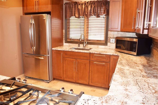 Building Photo - 45790 Meadows Cir W