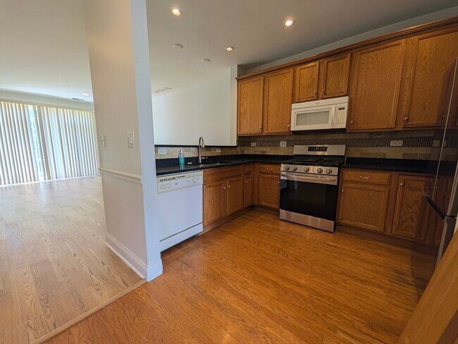 Foto del edificio - 2542 Golf Ridge Cir