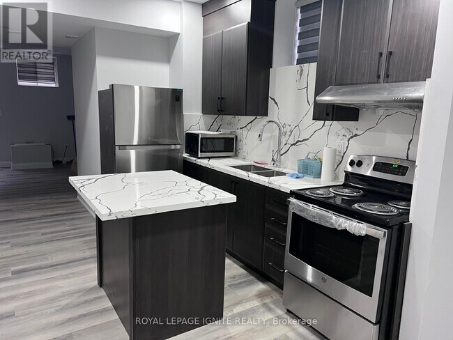 Building Photo - 90 Merlin St