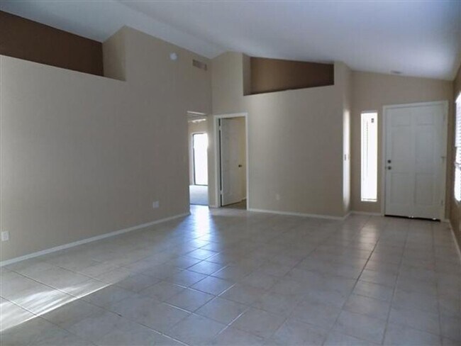 Building Photo - Gilbert Home