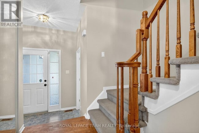 Building Photo - 24 Hemlo Crescent