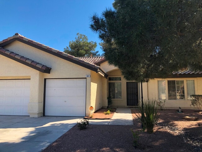 Foto del edificio - Well Maintained Single Story Pool Home in ...