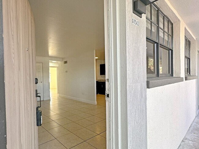Foto del edificio - LO-1545 Spruce Terrace (NI)