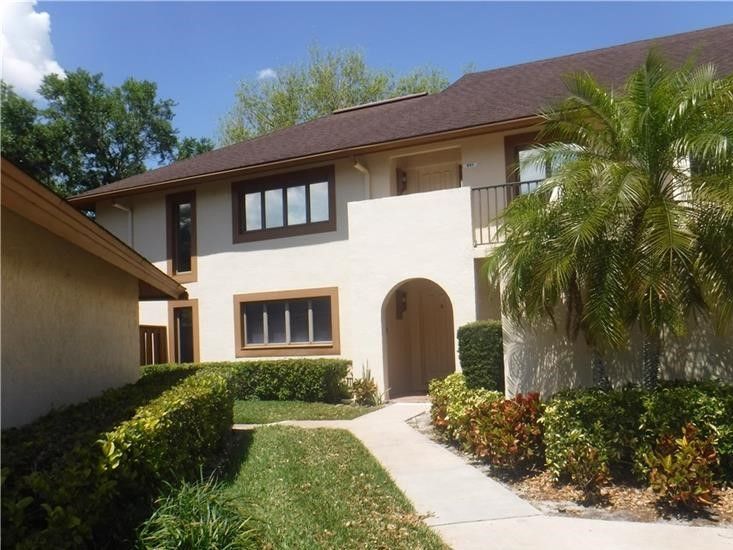 Foto principal - 8001 Bardmoor Pl