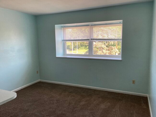 Livingroom - 1635 Watervliet Ave