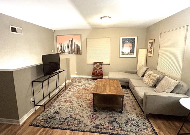 Foto del edificio - 3021 Dexter St