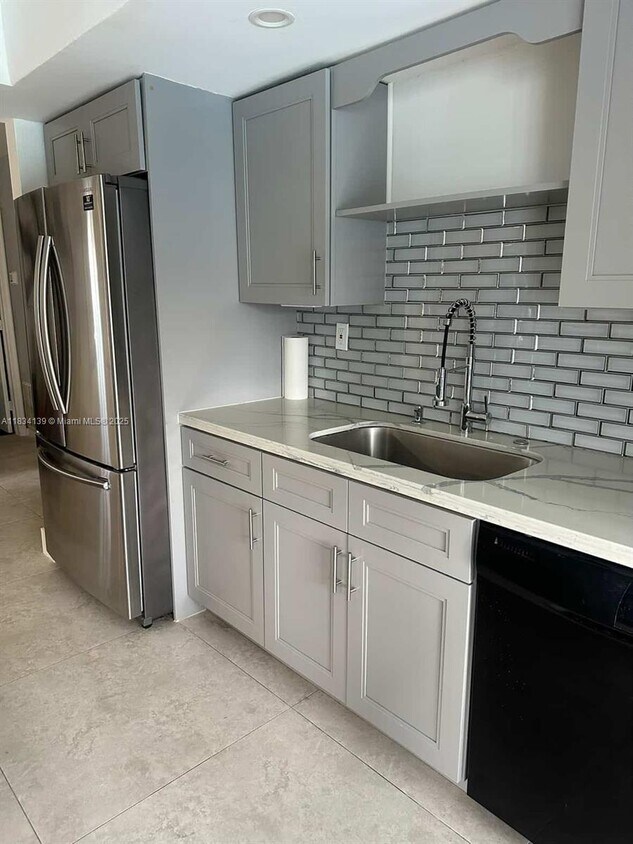 Foto principal - 8531 NW 25th St